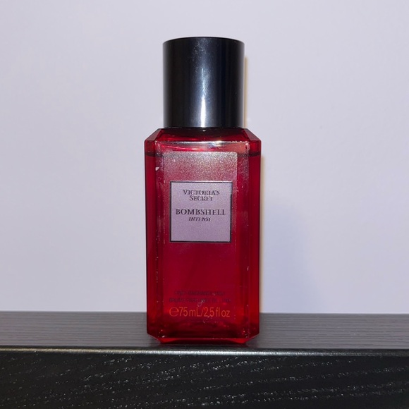 Victoria’s Secret bombshell intense - Picture 1 of 3